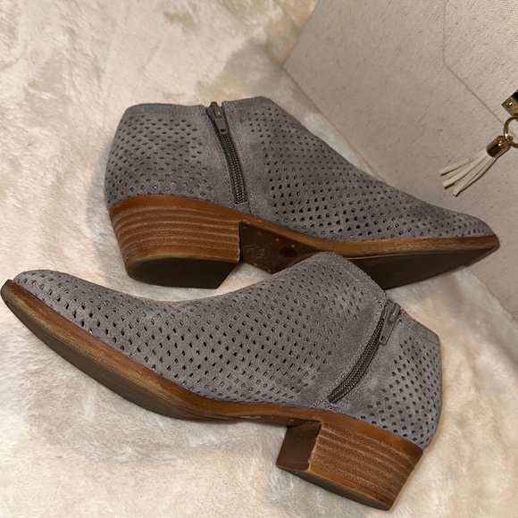 Lucky Brand Baylah Perforated Ankle Booties - Picture 3 of 7